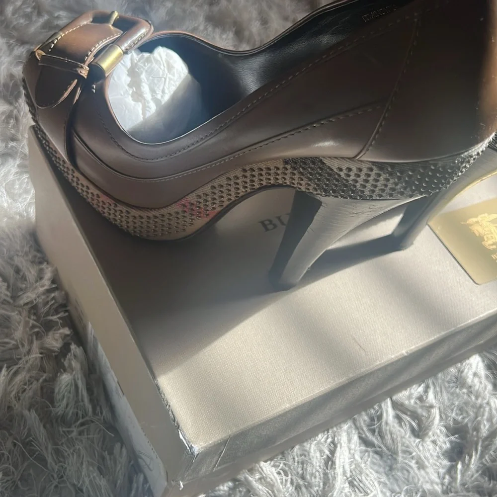 Burberry Dark Tan w/ buckle pumps - Picture 6 of 9